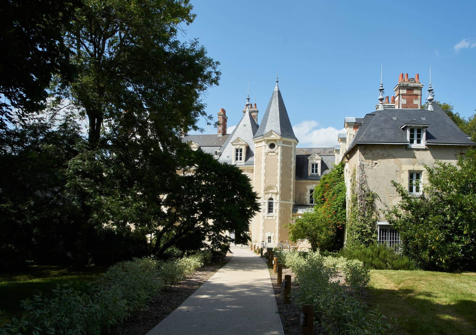 Château d’époque entouré de nature